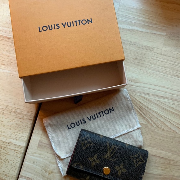 Louis Vuitton Monogram 6 Key Holder-Like New